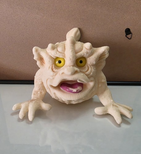 Glow the dark boglin - in,